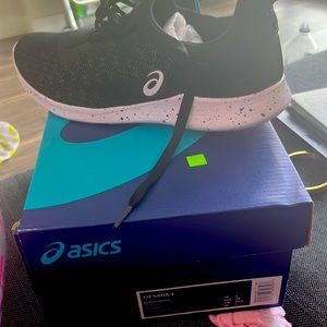 ASICS new black sneakers